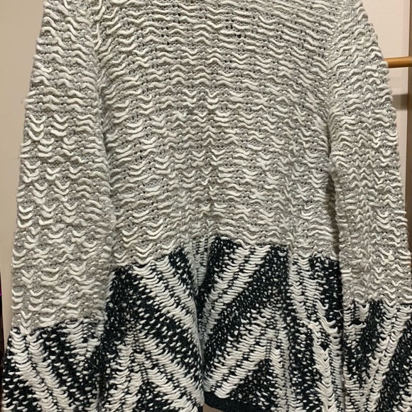 Sweater - Picture 2 of 8